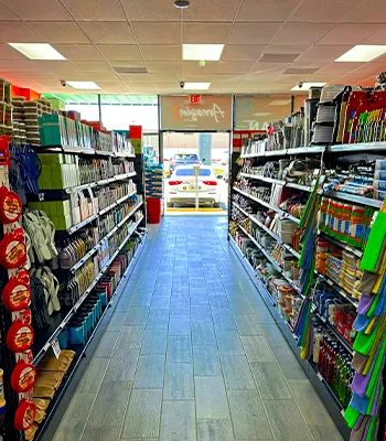 Produtos brasileiros diversos nas prateleiras